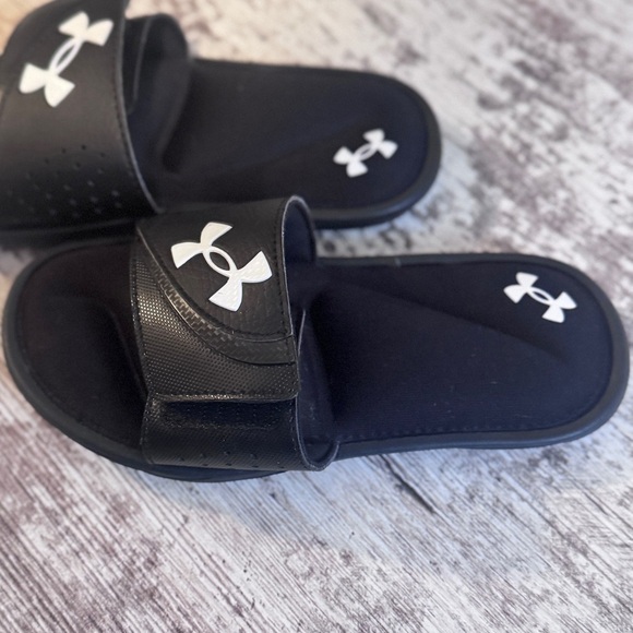 Under Armour Kids Black Slide Sandals boys size 1 - Picture 3 of 6